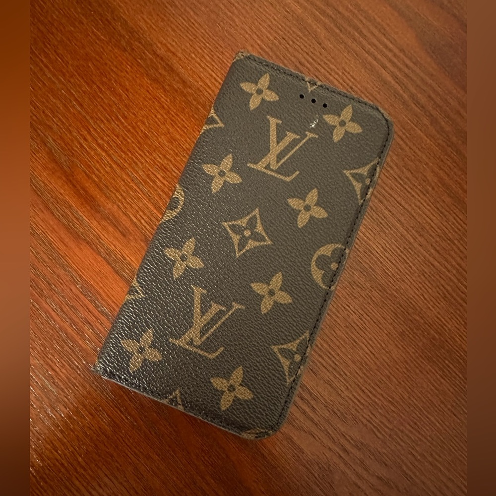 Louis Vuitton Monogram iPhone 12 Pro wallet Case . Brand New !!!